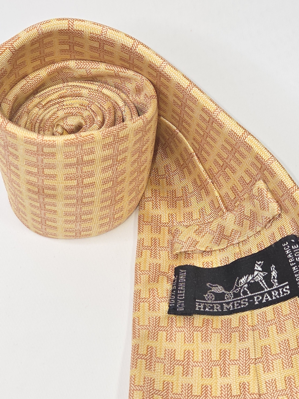 Hermes Paris Men's Yellow & Peach Geometric "H" Logo 100% Silk Tie 3.5" W 61" L